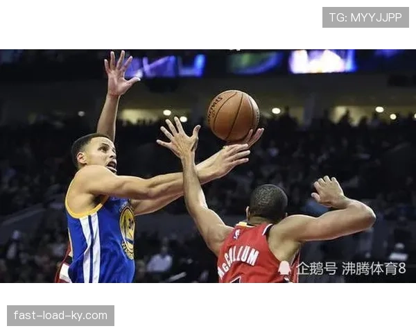 篮球比赛中防守圆柱体扩展规则的定义与判罚标准是什么